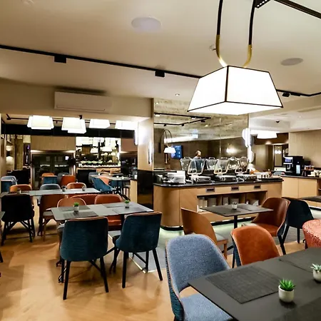 Mdm Centre Hotel 3*