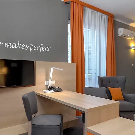 Ξενοδοχείο Mdm Centre 3*