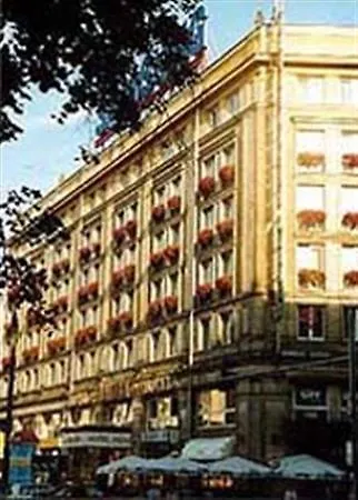 Ξενοδοχείο Mdm Centre 3*